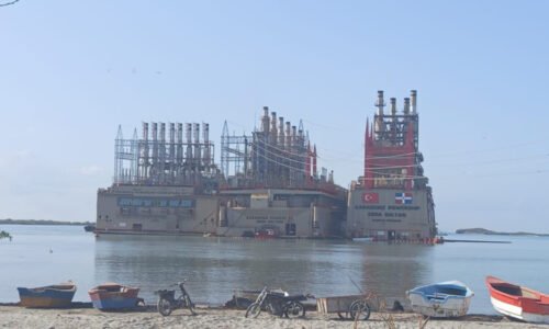 La barcaza fue instalada en la comunidad de Puerto Los Negros, Azua