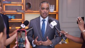 El ministro Joel Santos afirma que aprobar la ley de eficiencia energética es clave ante la crisis global y el alza en combustibles.