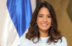 Julissa Cruz culmina 25 años de servicio en INDOTEL.