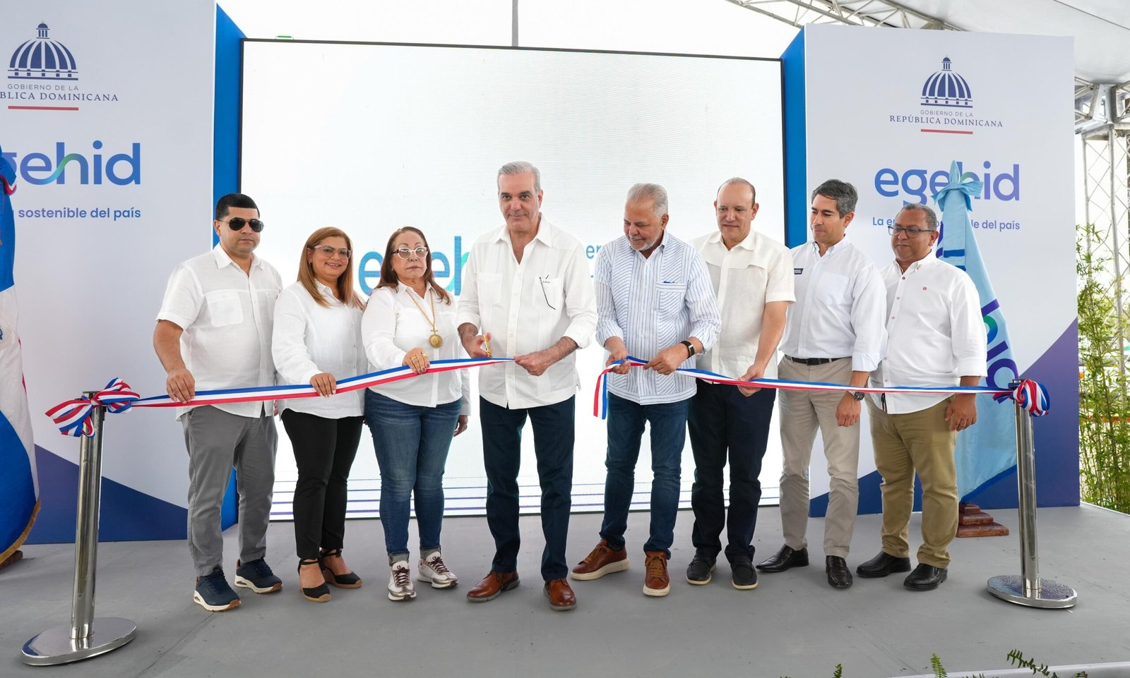 Presidente Luis Abinader inaugura carretera Cruce de Pedregal-La Guázuma en Sajoma.