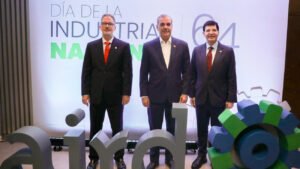Julio Brache habla durante acto de la AIRD sobre crecimiento económico e industria dominicana.