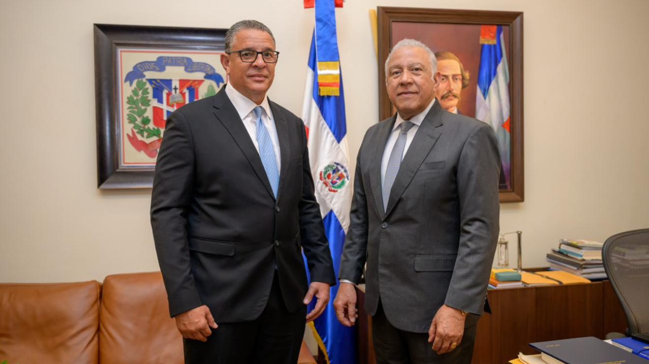 Andrés Bautista juramenta a Carlos Alessandry Roa Howley como director ejecutivo del Plan San Juan.