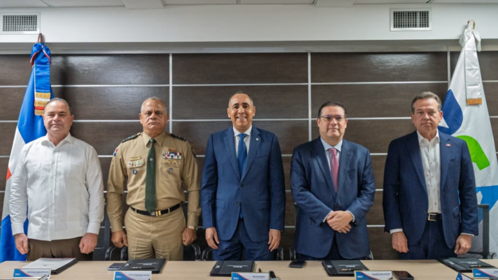 DGA preside comité de gestión de riesgo para fortalecer control aduanero, facilitar comercio y mejorar transparencia logística.