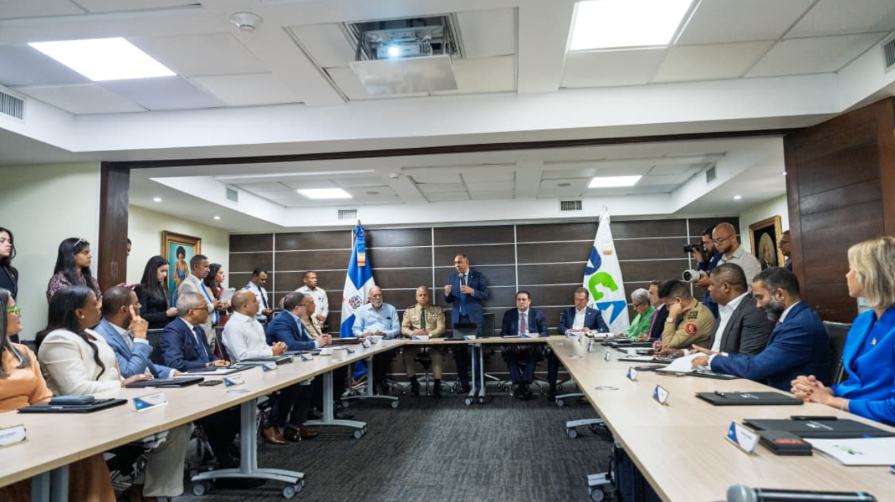 Nelson Arroyo preside primera reunión del Comité Nacional de Gestión de Riesgo en Materia de Comercio de Bienes.