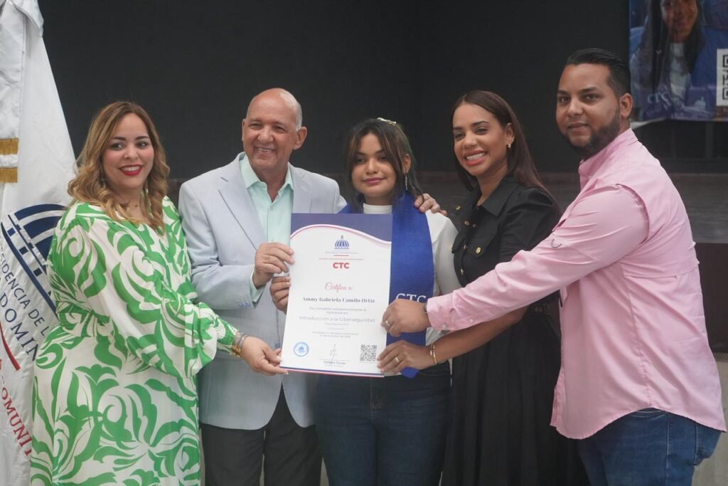CTC certifica 350 jóvenes en Sabana Perdida