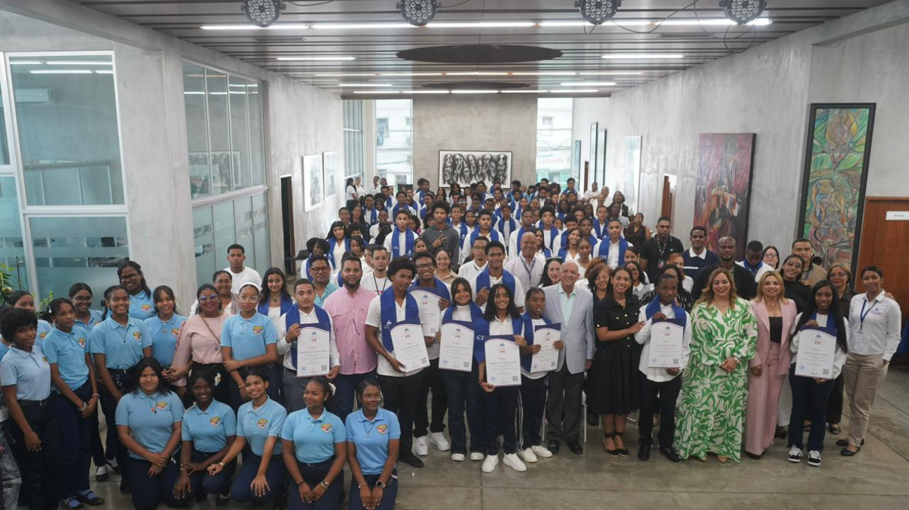 CTC certifica 350 jóvenes en Sabana Perdida