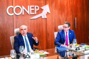 Celso Juan Marranzini y César Dargam durante un encuentro con la prensa sobre economía, subsidios focalizados y gasto público.