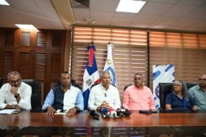 Andrés Cueto explica la crisis hídrica que afecta a Santiago