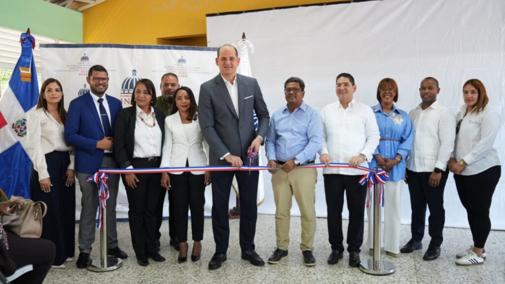 Salud bucal escolar beneficiará a estudiantes de Los Alcarrizos con nuevo módulo odontológico del INABIE.