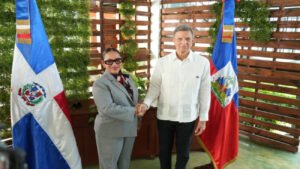 Delegaciones de República Dominicana y Haití reunidas en Codevi para retomar el diálogo bilateral en abril de 2026.