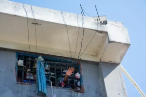 Ataque de bandas armadas en Mirebalais provoca fuga de más de 500 presos en Haití.