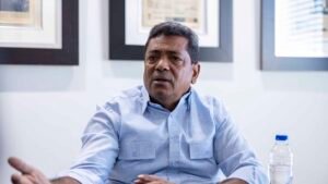 Junior Santos ofrece declaraciones sobre la licitación de 100 camiones compactadores destinados al fortalecimiento de la recogida de desechos sólidos en municipios del país.