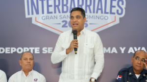 Kelvin Cruz anuncia los Juegos Interbarriales de Baloncesto Sub-20 en Santo Domingo