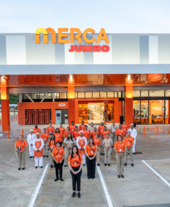 Fachada de la nueva tienda Merca Jumbo en Las Terrenas, Samaná, abierta como parte del plan de expansión de la marca en República Dominicana.