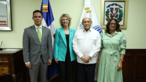 Rafael Santos Badía recibe a la embajadora Sonia Barbry para fortalecer la cooperación académica entre República Dominicana y Francia.