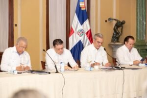 Abinader anuncia estabilidad en precios de combustibles