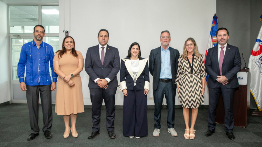 Biviana Riveiro participa en encuentro de ProDominicana sobre competitividad exportadora y diversificación de mercados.