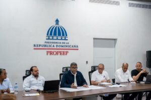 Robert Polanco en actividad institucional de Propeep tras conocerse la evaluación de 94.45 % en calidad de los servicios públicos.