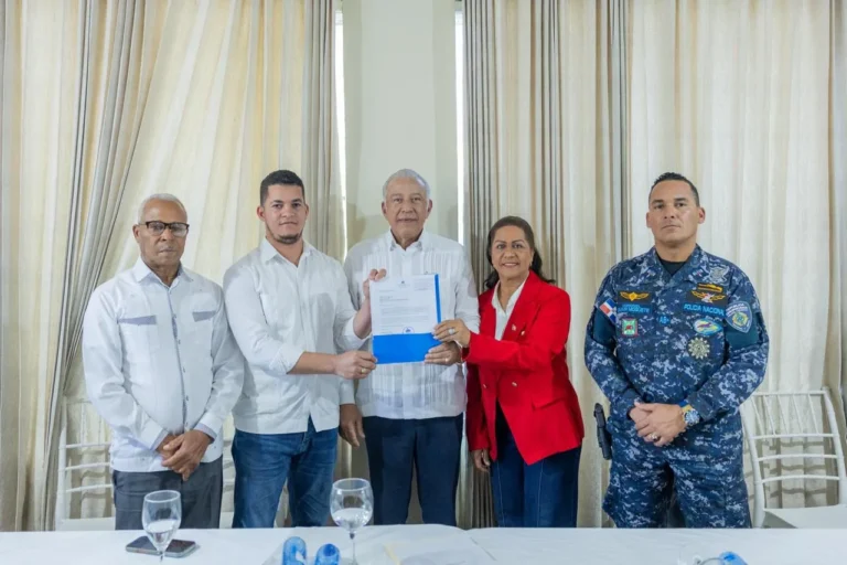 Autoridades anuncian inversión para cementerios municipales y parque Duarte en Sánchez Ramírez.