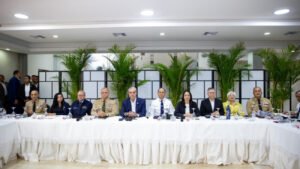 Luis Abinader encabeza reunión del Plan de Seguridad Ciudadana en el Palacio de la Policía Nacional