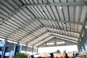 Cancha deportiva usada para ilustrar la solicitud de un techado deportivo en Santo Domingo Este.