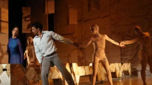 Bailarines del Ballet Nacional Dominicano durante la puesta en escena de “Salomé: alma de patria” en Bellas Artes.