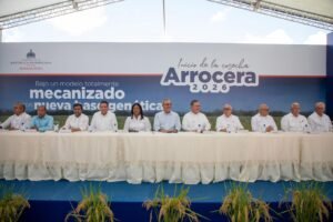 Presidente Luis Abinader y el ministro de Agricultura participan en el inicio de la cosecha arrocera 2026 en Monseñor Nouel.