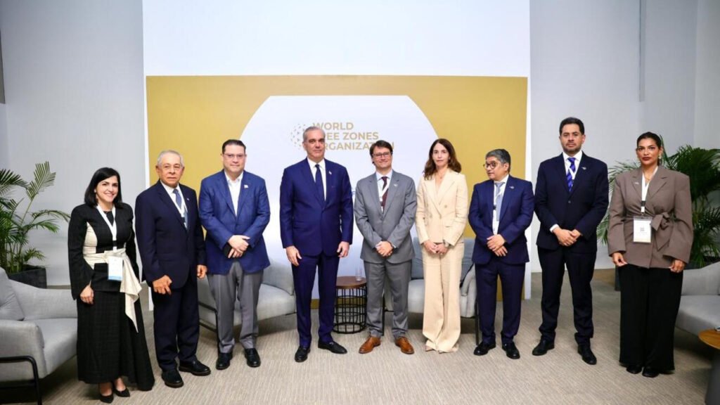 Presidente Luis Abinader regresa al país tras agenda oficial en Panamá y Guyana.