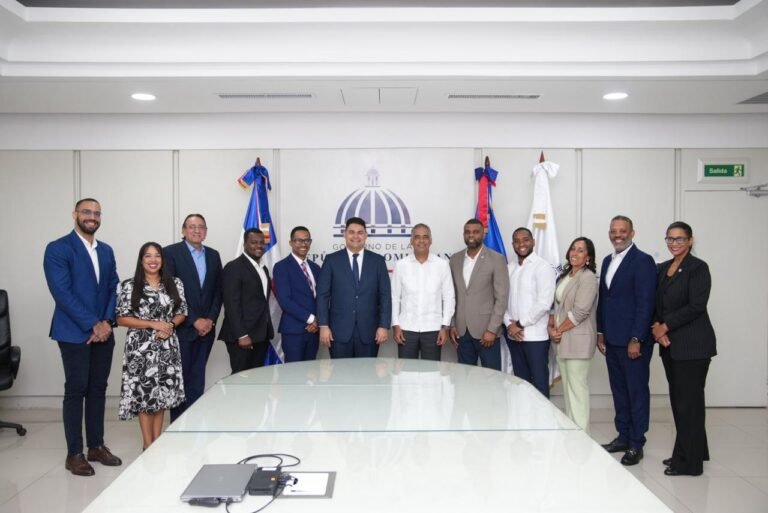 Datos sociales guiarán inversión energética y minera hacia comunidades vulnerables en República Dominicana.