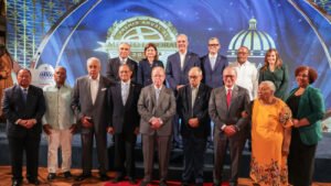 Presidente Luis Abinader encabeza primera edición del Premio Anual al Mérito Laboral junto a empresarios y sindicalistas.