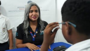 Salud Escolar entregará dispositivos médicos a estudiantes de centros educativos públicos.